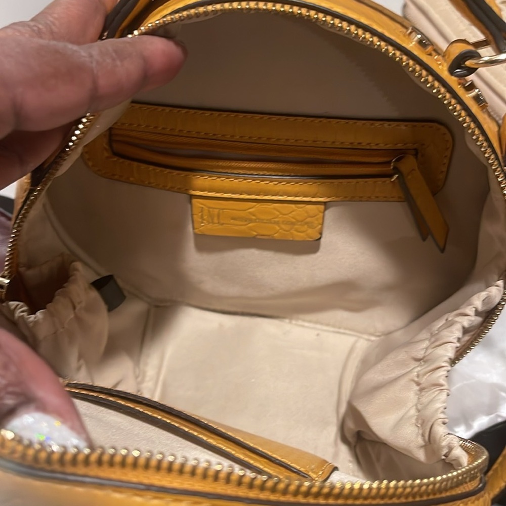 NWT NWOT EUC FASHION BAGS PICK 1 BAG or WALLET $25 per bag/clutch per wallet. - Picture 9 of 17